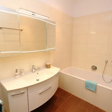 Apartment Checkvienna - Simmeringer Hauptstrasse Vienna