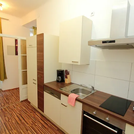 Apartment Checkvienna - Simmeringer Hauptstrasse