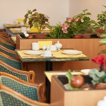 Schani Salon 4*