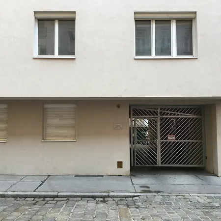 United Homes Apartment *