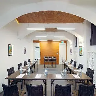 Fortyplusone - Newly Renovated! 4*