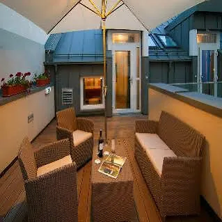Fortyplusone - Newly Renovated! Hotel 4*