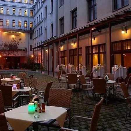 Austria Trend Favorita Hotel 4*