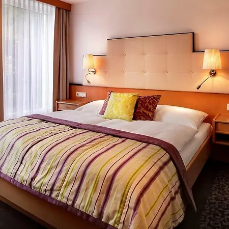 Strandhotel Alte Donau 4*