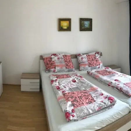 Apartman With Parking On Premise *