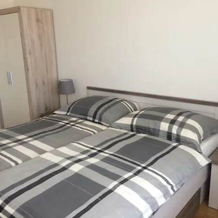 Hauptbahnhof 1 Apartment *