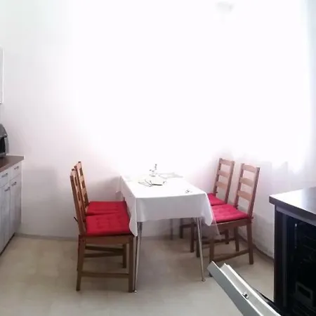 Nahe Rosenhuegel Apartment