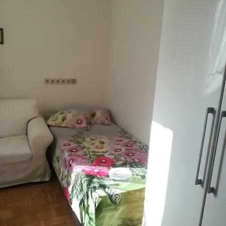 Hietzing Homestay *