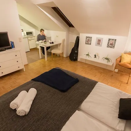Station Apartment *