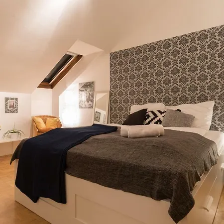 Station Apartment *
