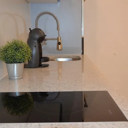 Modern Apt, Next To Metro