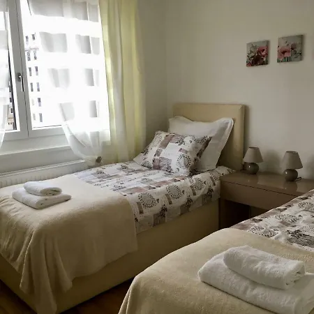 White Vintage Park View Apartment Vienna