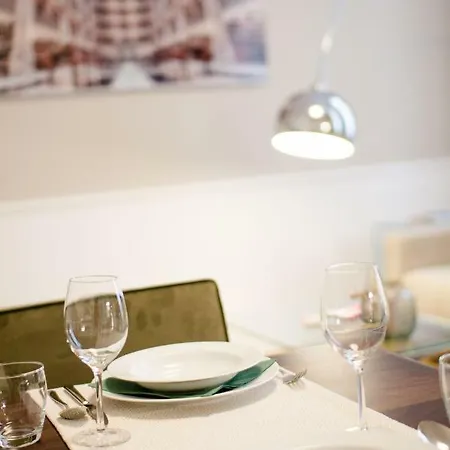 Urania - Mai's Apartament Viena