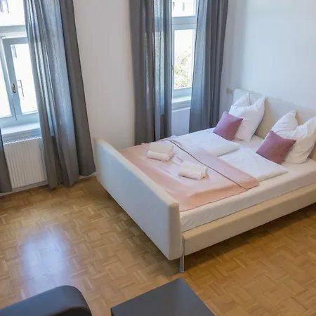 Kingsize Station Apartment *