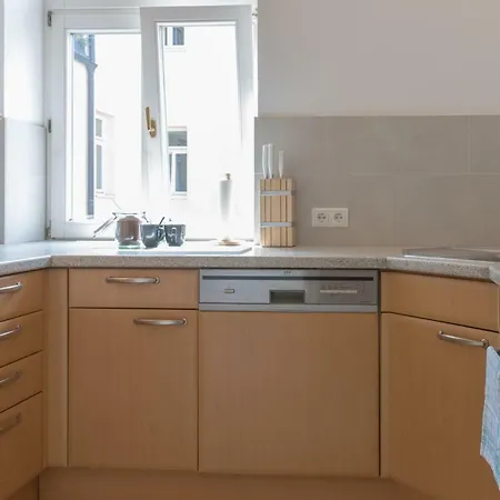 Kingsize Station Apartment