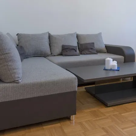 Kingsize Station Apartment