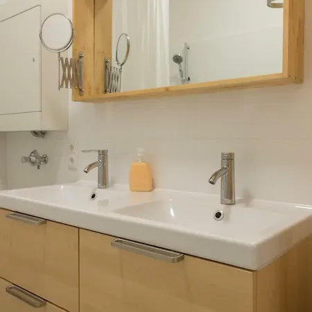 Kingsize Station Apartment *