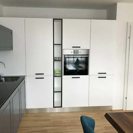 Hauptbanhof And Belvedere Two Bedroom Apartment Vienna