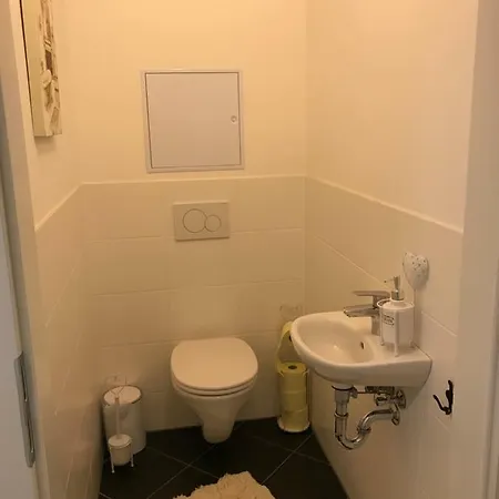 Hauptbanhof And Belvedere Two Bedroom Apartment
