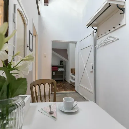 Demel Apartament