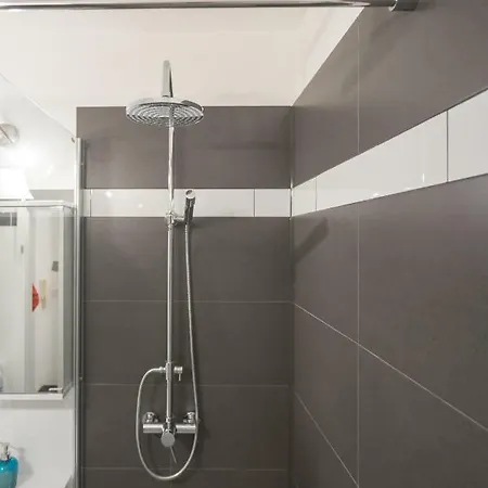 Spacious With Balcony * Vienna