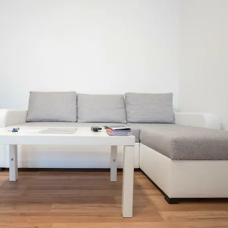 Spacious With Balcony Apartment *
