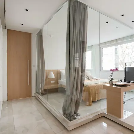 Feel In Apartment *