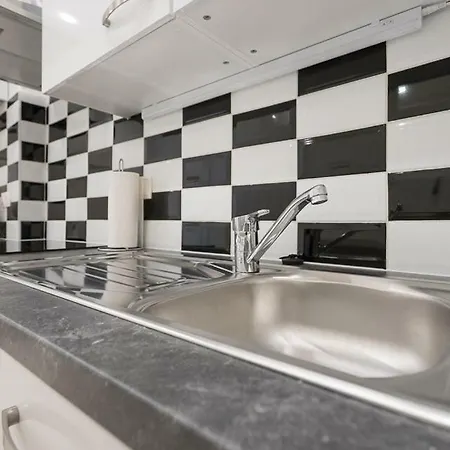 Apartment Bright Red Heart In Leopoldstadt *