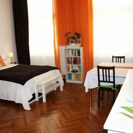Cosy Close To Apartment