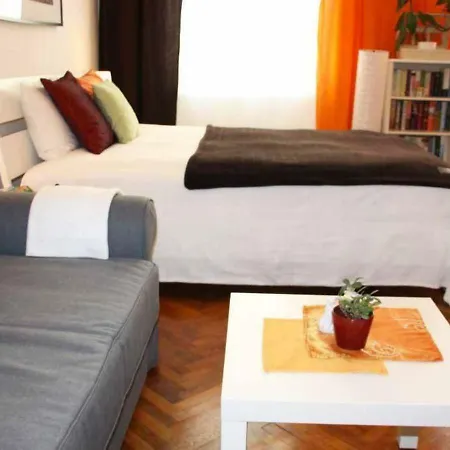 Apartment Cosy Close To *