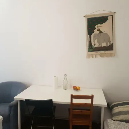 Homestay City Center Private With Shared Bathroom.