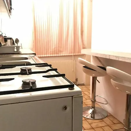 City Center Private With Shared Bathroom. Homestay *