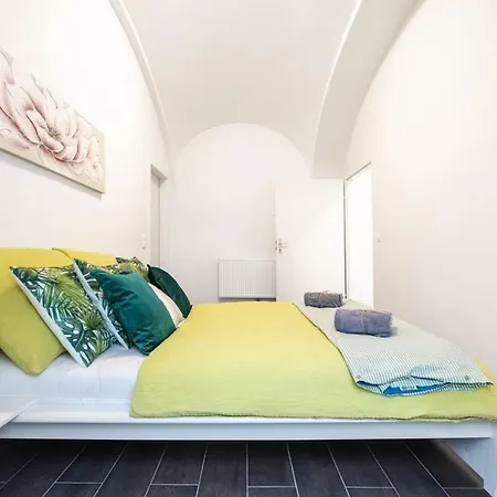 Apartment City 4 *