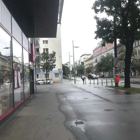 Spacious With Balcony Apartment Vienna