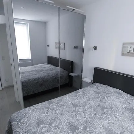 Theresa Tiana Apartment *