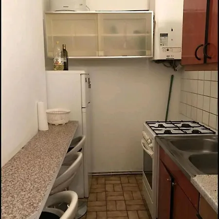 City Center Private With Shared Bathroom. Homestay