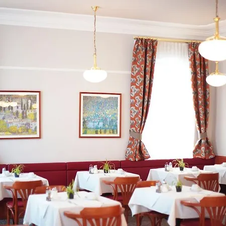 Hotel Drei Kronen 3*