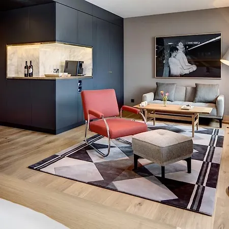 Hotel The 5*