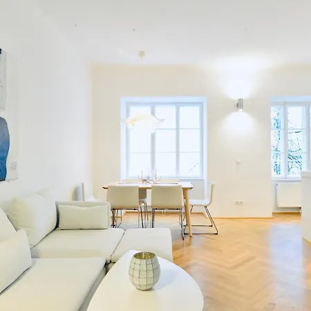 Fantastic 3-bedroom-apartment In Mitte Appartement *
