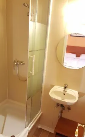 Madara Hotel 2*