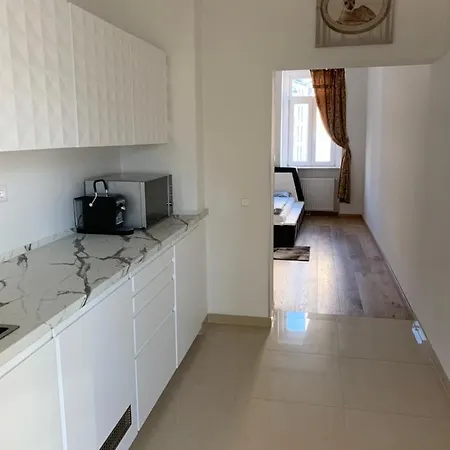 Colony 2* Wien