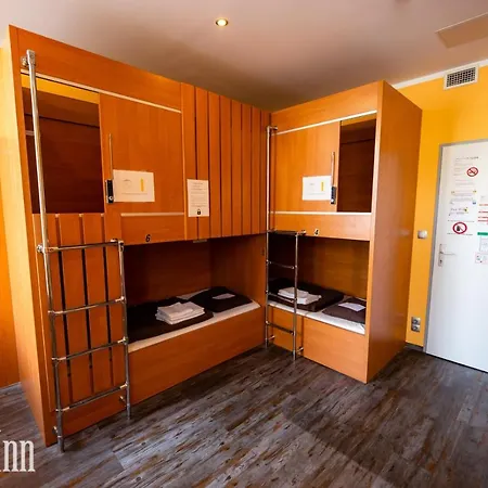 Do Step - Self-service-hostel * Vienna