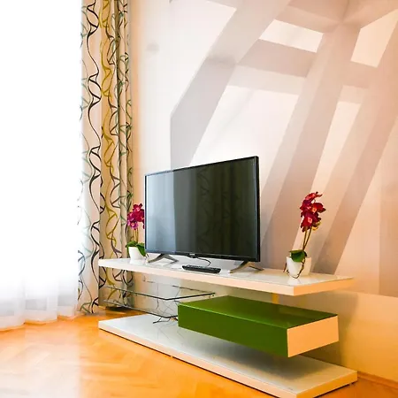 Elegant Augarten Apartment