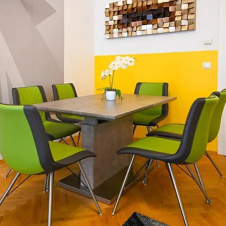 Elegant Augarten Apartment Vienna
