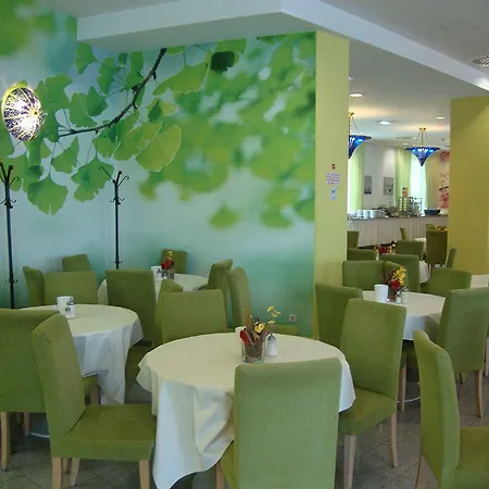 Lenas Donau Hotel Vienna
