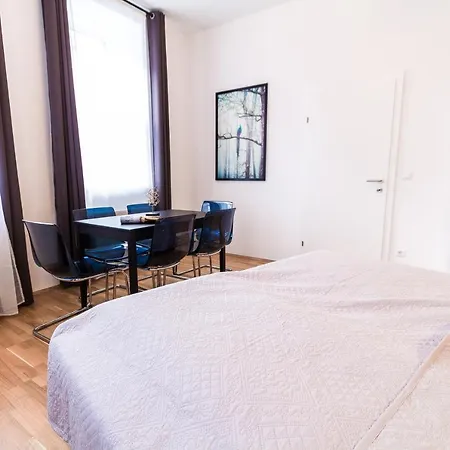 Familienplatz I Contactless Check-in Apartment