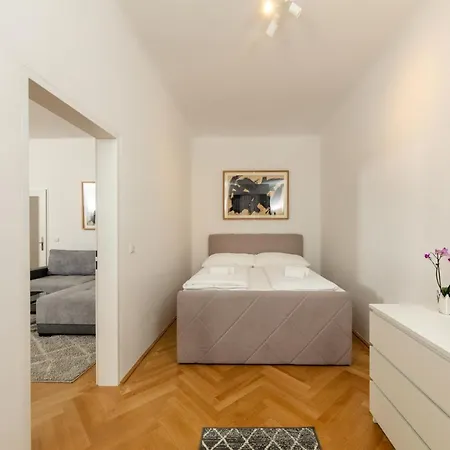 Krongasse Apartment *