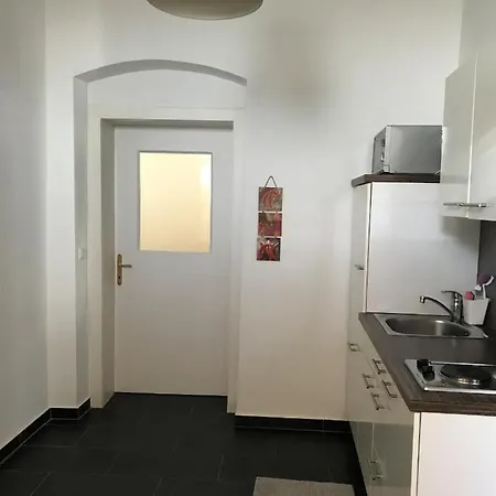 Near Yppenplatz & Brunnenmarkt Wiedeń
