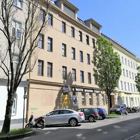 Near Yppenplatz & Brunnenmarkt *
