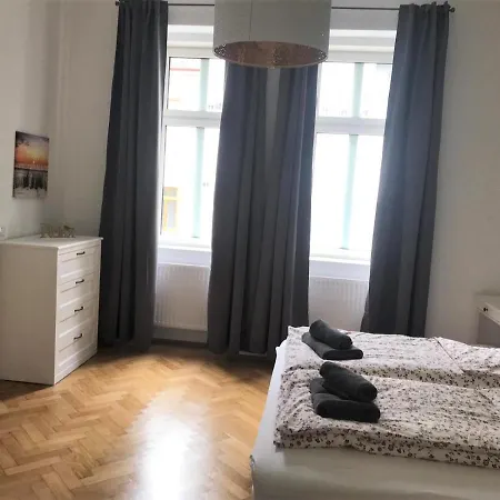 Near Yppenplatz & Brunnenmarkt Apartament